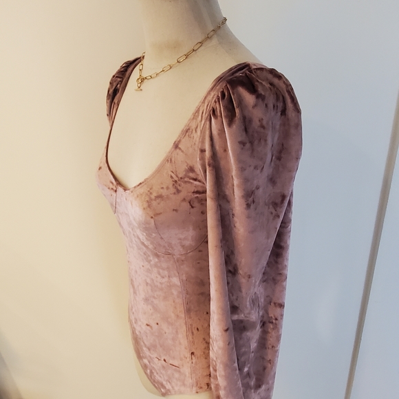 WAYF Crushed Pink Velvet Bodysuit - Picture 4 of 7